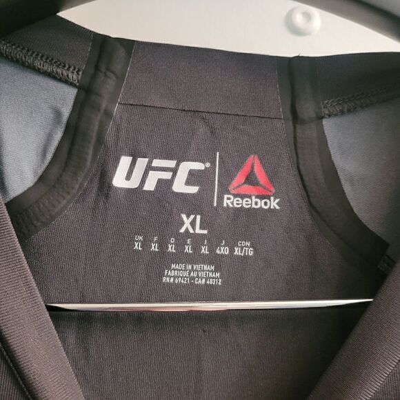 Reebok UFC moisture wicking top - Picture 3 of 8